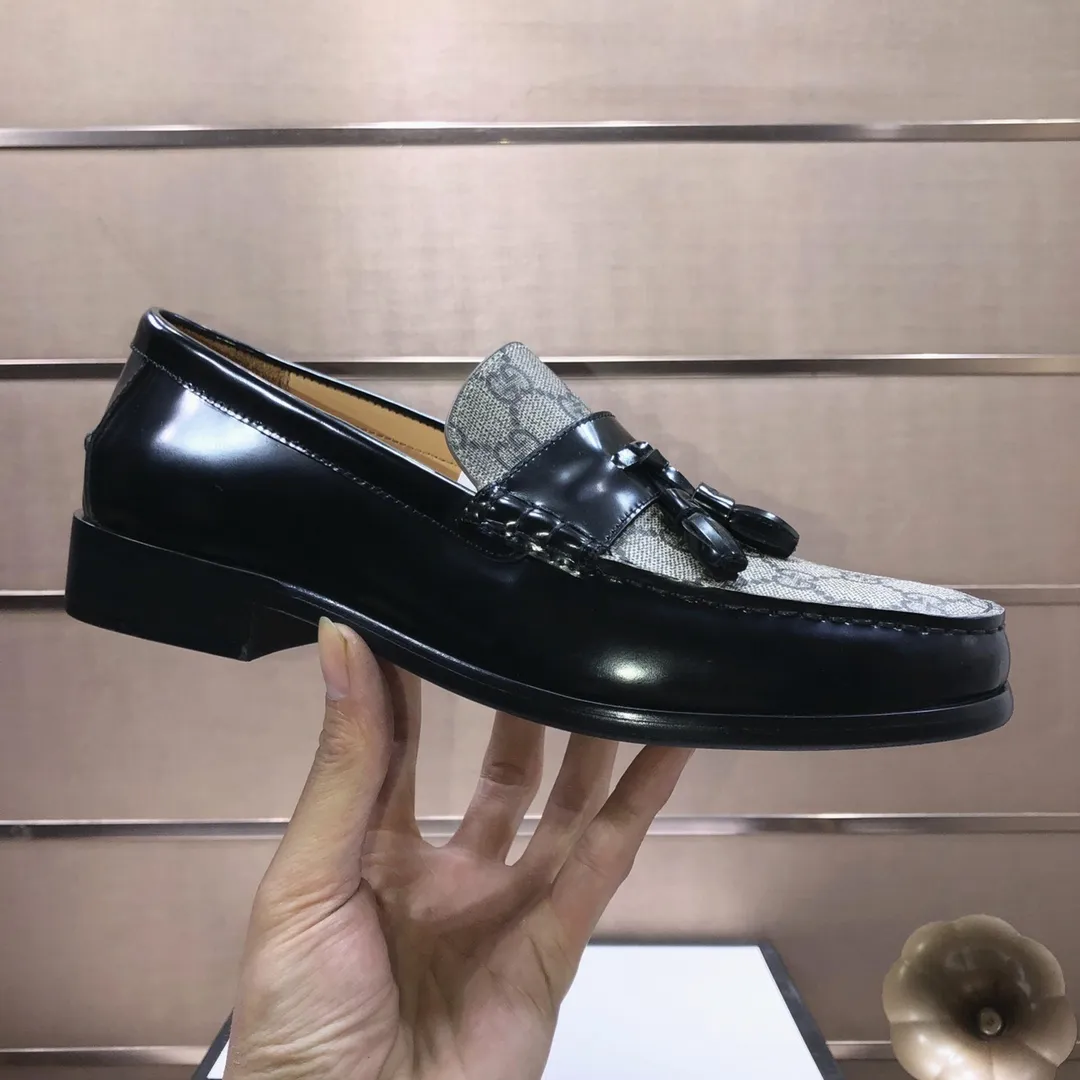 Factory batch 580💰Italy’s top luxury men’s shoe giant (GUCCI) (Gucci) (full cowhide lining) new arrival🍃Original European style🔰 Pleasant to the eye😍In order to make the shoes more durable and non-deformable🌀The production continues to follow traditional methods but there is still no lack of innovation💪Select original cowhide for the leather♻️Smooth, natural and extra bright⭐Made of imported cowhide The rich man’s first choice 38-45 (45 customized)